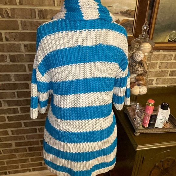 Adorable short sleeve Abercrombie & Fitch striped sweater - Picture 3 of 8
